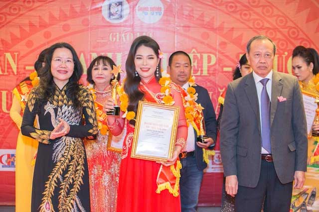 Tổng Công ty Thiên Nhiên Việt được vinh danh tại Đảo Bali – Indonesia