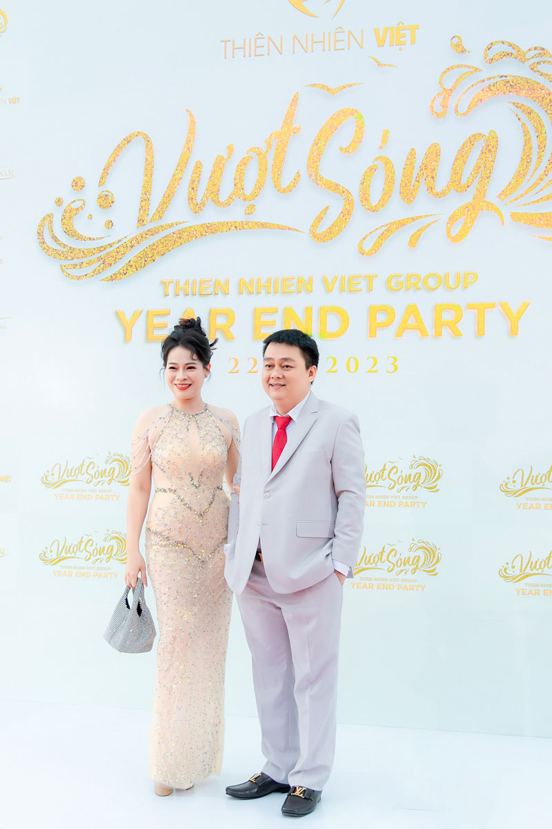 Year-End Party 2023 VƯỢT SÓNG và ra mắt sản phẩm bộ sưu tập nước hoa Hương Quê